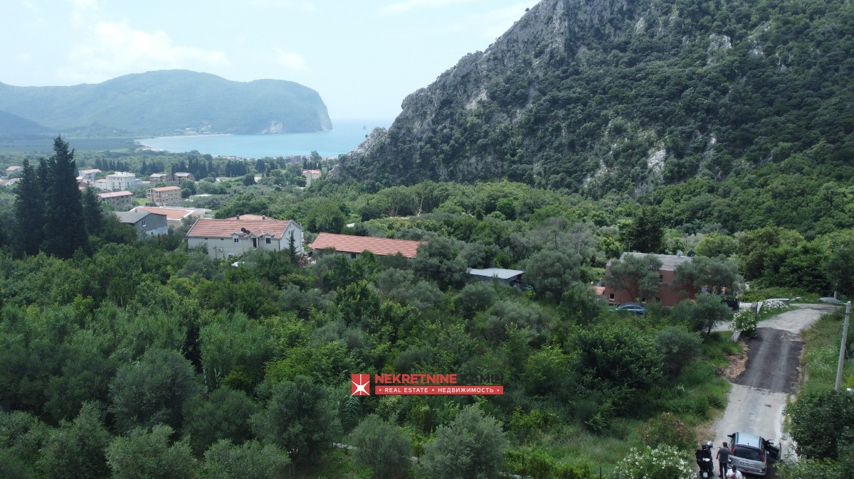 Urbanizovan plac sa pogledom ka moru Buljarice